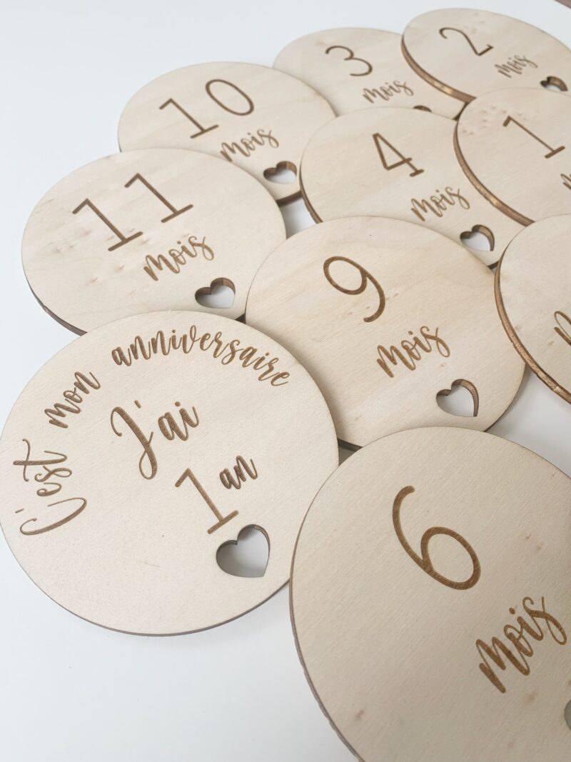 medaillon carte etape naissance cadeaux grossesse bebe bois